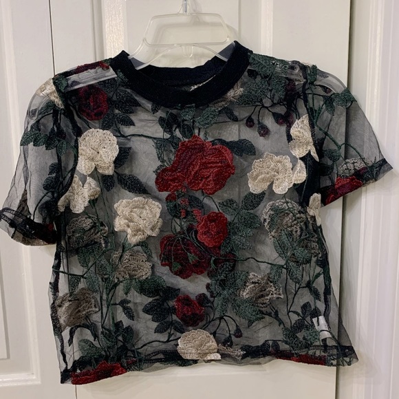 3/$16 Sheer Floral Black Top Size M - Picture 3 of 4